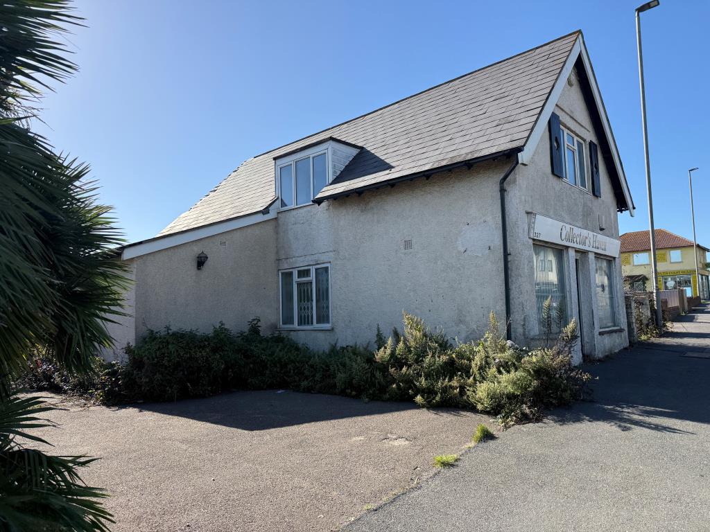 Lot: 180 - DETACHED MIXED USE PROPERTY AND LAND WITH POTENTIAL (STNC) - Side view of property from East